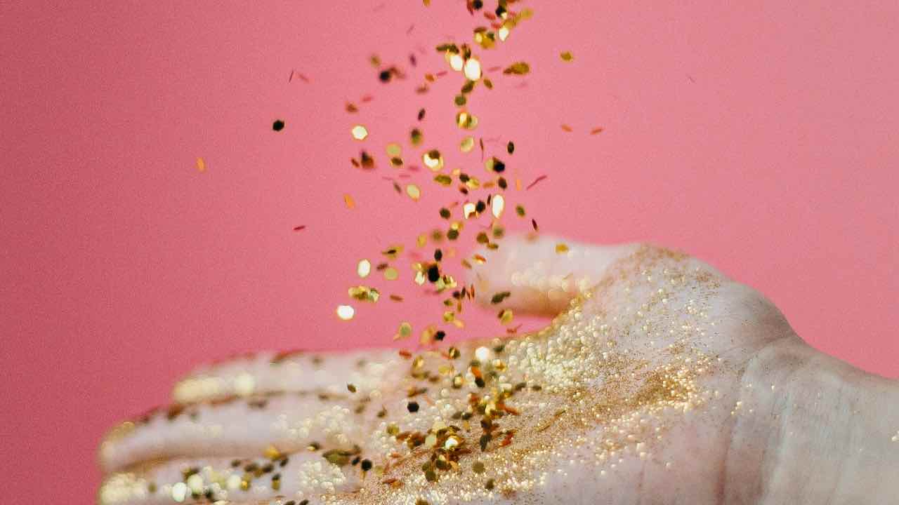 Inquinamento da microplastiche: dall’UE arriva lo stop alla commercializzazione dei glitter