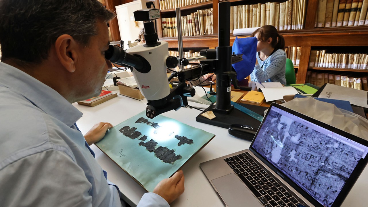 Papiri di Ercolano: i segreti sono stati decifrati con l’IA