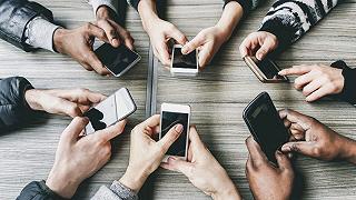 Attrazione per i telefoni cellulari: il desiderio di novità è il motivo principale