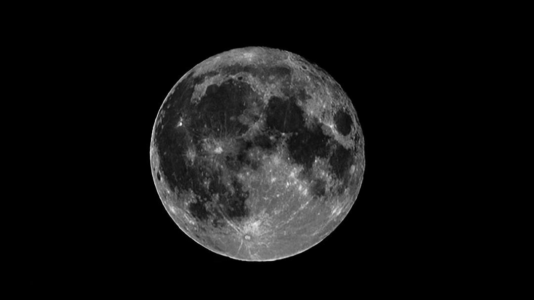 Il tempo scorre diversamente sulla Luna, uno studio spiega come