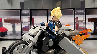 Final Fantasy 7 Remake: un set lego amatoriale mostra Cloud in sella alla sua iconica moto