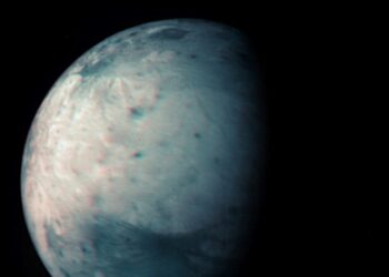 Ganimede: la luna più grande di Giove presenta tracce di sali minerali e composti organici