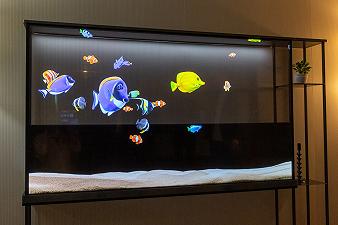 LG presenta la nuova TV OLED trasparente che si “trasforma in acquario” e arte animata