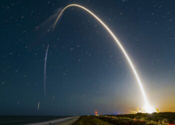 Falcon 9: il primo stadio del razzo vola per la ventesima volta