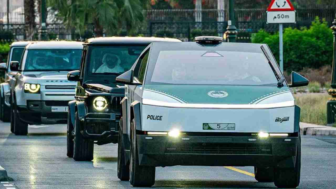 Il Tesla Cybertruck della polizia di Dubai