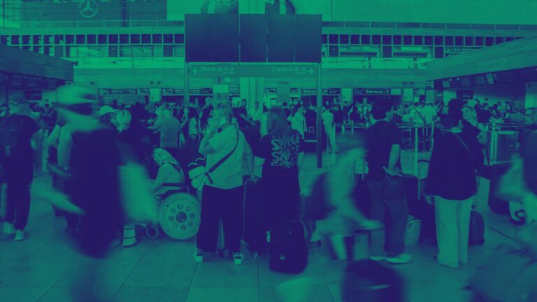 CrowdStrike, un bug manda il mondo nel caos: aeroporti bloccati, banche KO e disagi ovunque