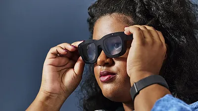 Meta Orion: i nuovi occhiali da vista a comando neurale e con realtà aumentata presentati da Zuckerberg al Meta Connect 2024