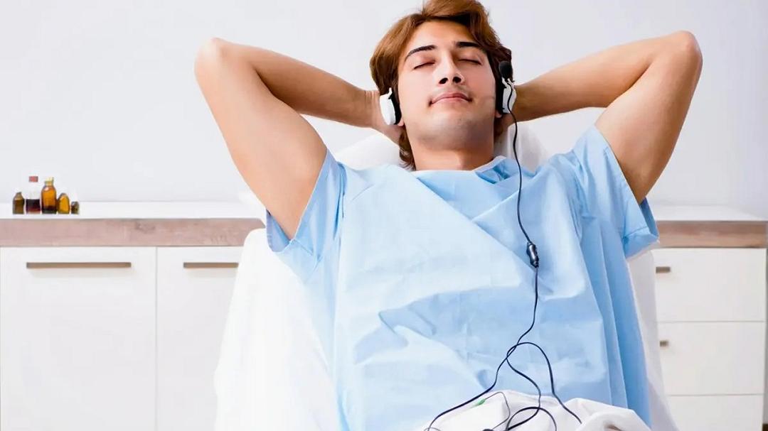 Scoperto lo straordinario potere della musica per la guarigione post-operatoria