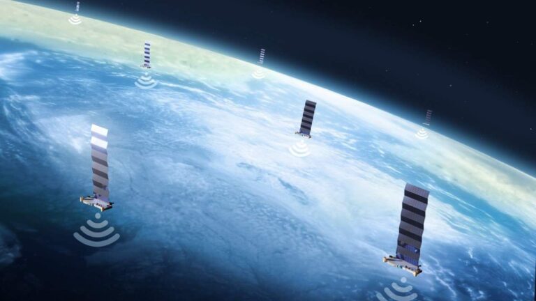 Cosa sono i satelliti Starlink, quanti ce ne sono in orbita e perché preoccupano gli astronomi
