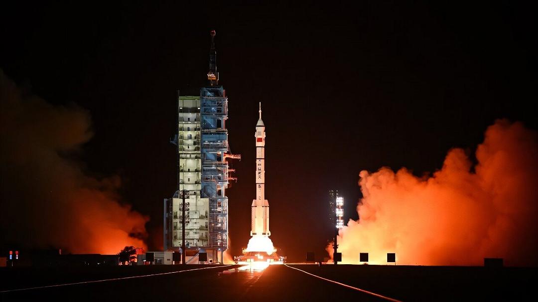 Missione Shenzhou-19: tre astronauti cinesi raggiungono la stazione spaziale Tiangong