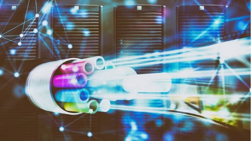 le fibre ottiche vengono utilizzate per trasmettere le comunicazioni via Internet