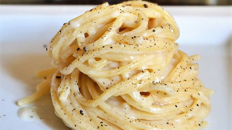 spaghetti cacio e pepe