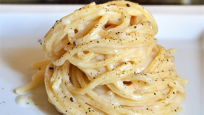 spaghetti cacio e pepe