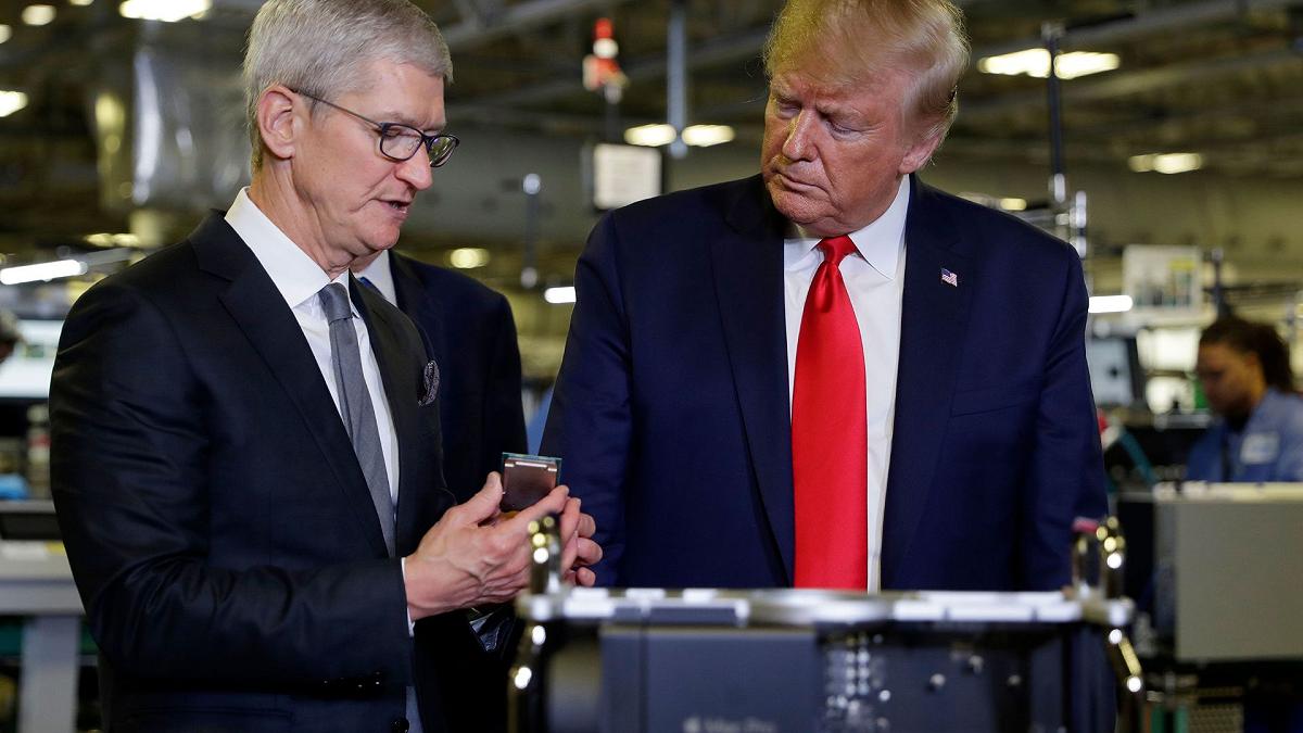 Apple scommette 500 miliardi sugli USA di Trump: mega-fabbrica e 20.000 assunzioni