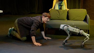 Questo cane robot è diventato una star di Broadway