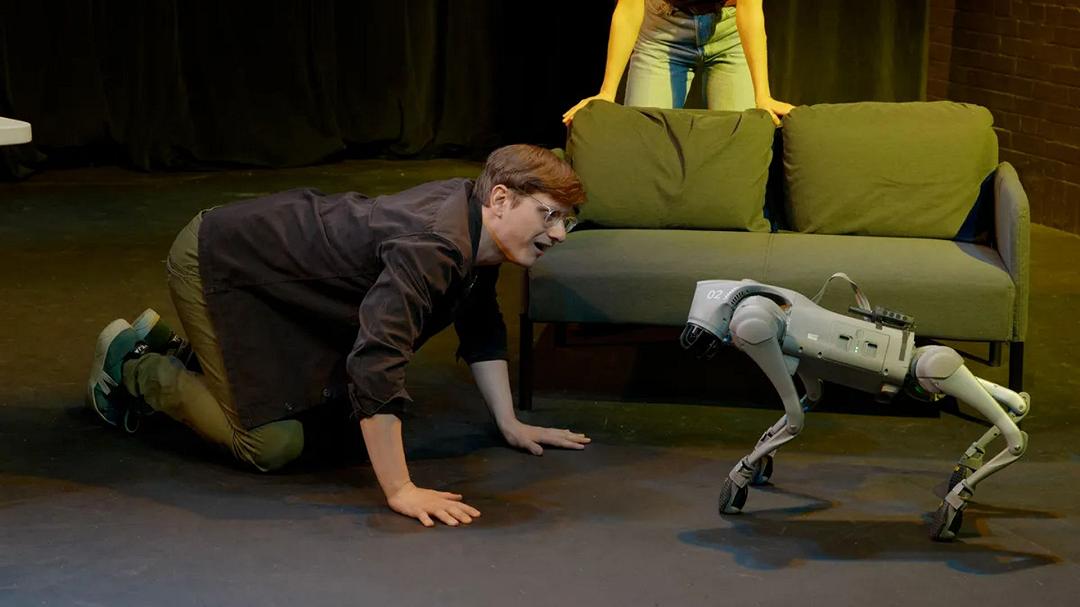 Questo cane robot è diventato una star di Broadway