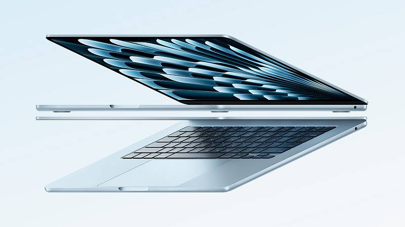 Il nuovo Macbook Air M4 nella colorazione celeste