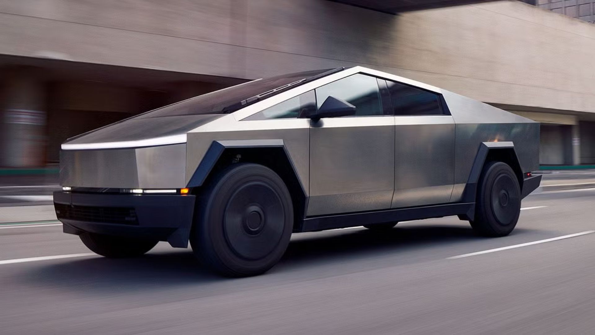 Tesla richiama 46.000 Cybertruck: il pick-up cade a pezzi, letteralmente