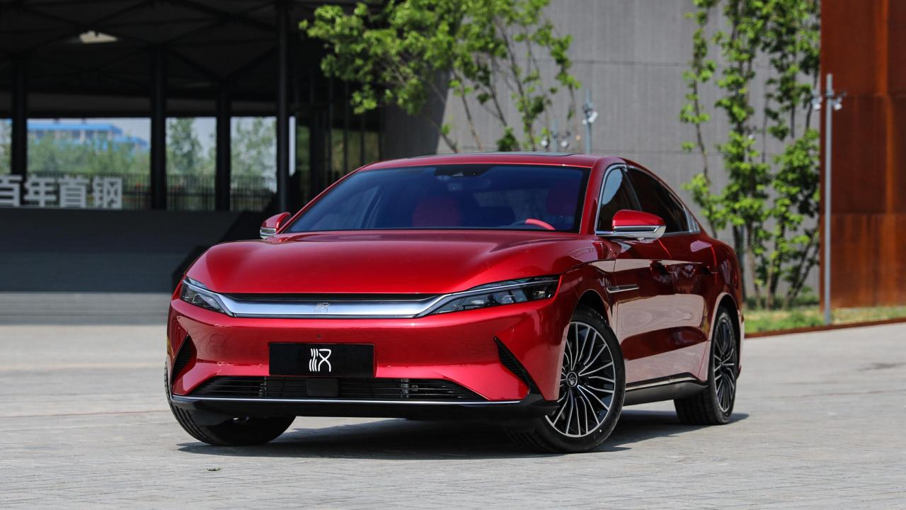 Una nuova era per i veicoli elettrici: BYD sfida Tesla