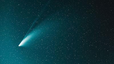 Il bagliore verde della cometa SWAN25F incanta gli osservatori