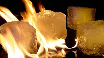 Materia in transizione: un magnete rivela un mix tra ghiaccio e fuoco