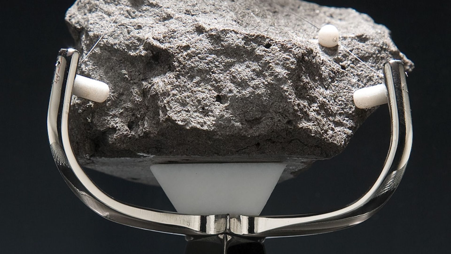 La Luna e quel magnetismo inspiegabile: nuova ipotesi dagli scienziati del MIT