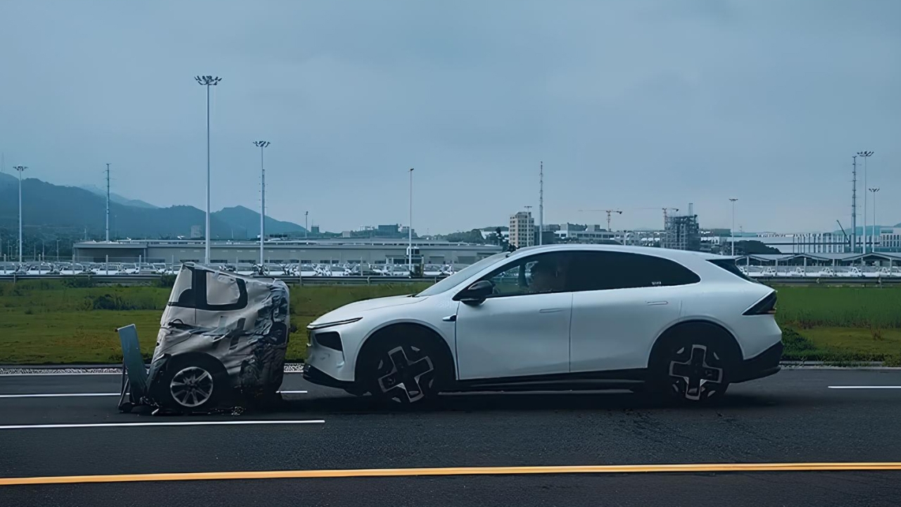 Il SUV Xpeng G7 fissa un nuovo standard nei test AEB ad alta velocità