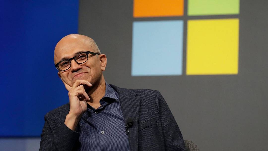 Nadella avverte: senza consenso sociale l’IA rischia una crisi energetica e politica
