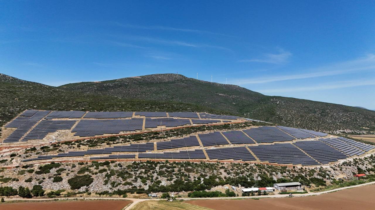 Boom fotovoltaico in Grecia: il paradosso dell’eccesso di energia solare