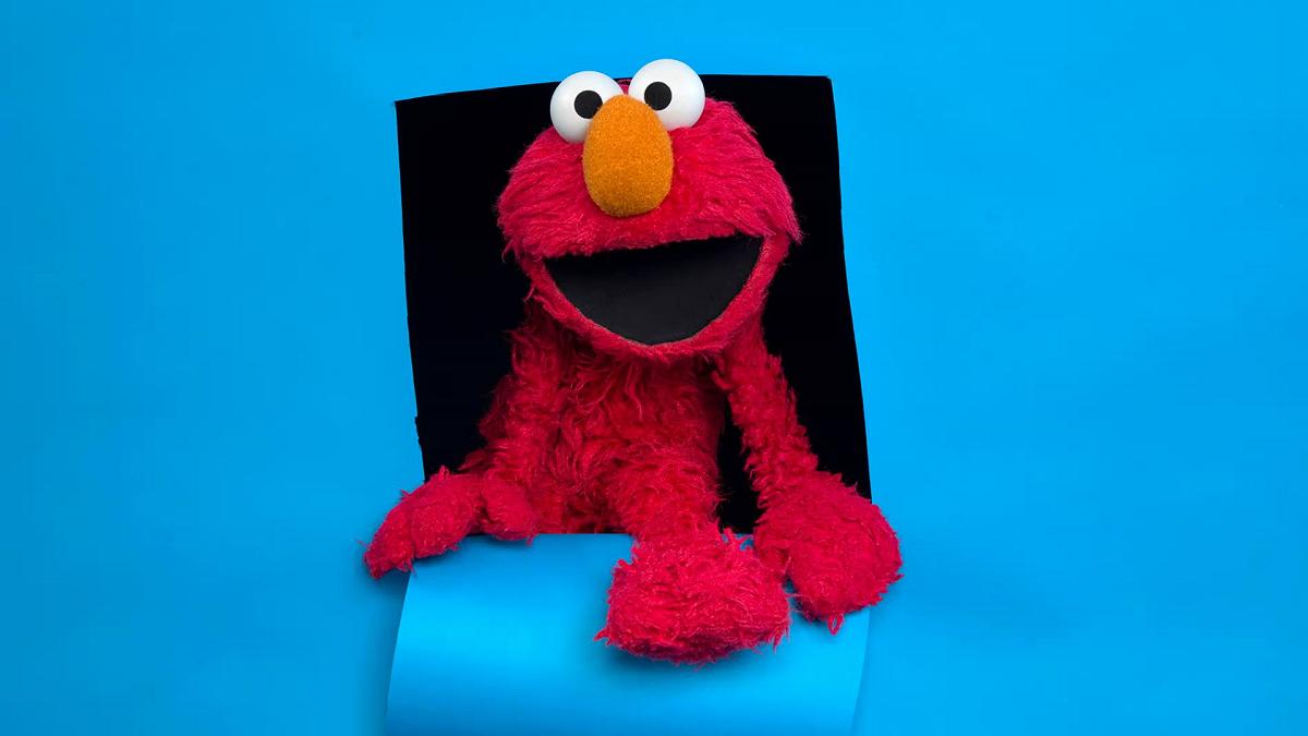 Elmo vittima di hacker su X: post razzisti e offensivi sul profilo del celebre pupazzo