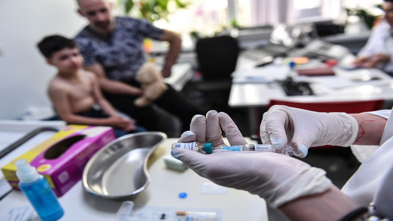 Casi di morbillo in aumento, tra lacune nella prevenzione e allarmi globali