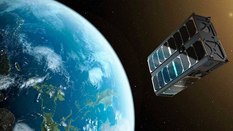 un satellite osserva il pianeta