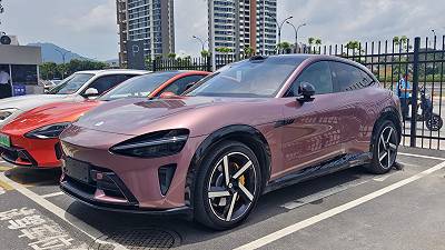 Xiaomi supera le 30.000 consegne in un mese: nuovo record per l’auto elettrica cinese