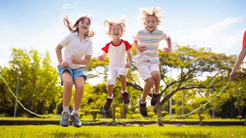 bambini che vivono in campagna