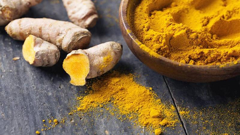 la curcuma controlla il peso in caso di diabete