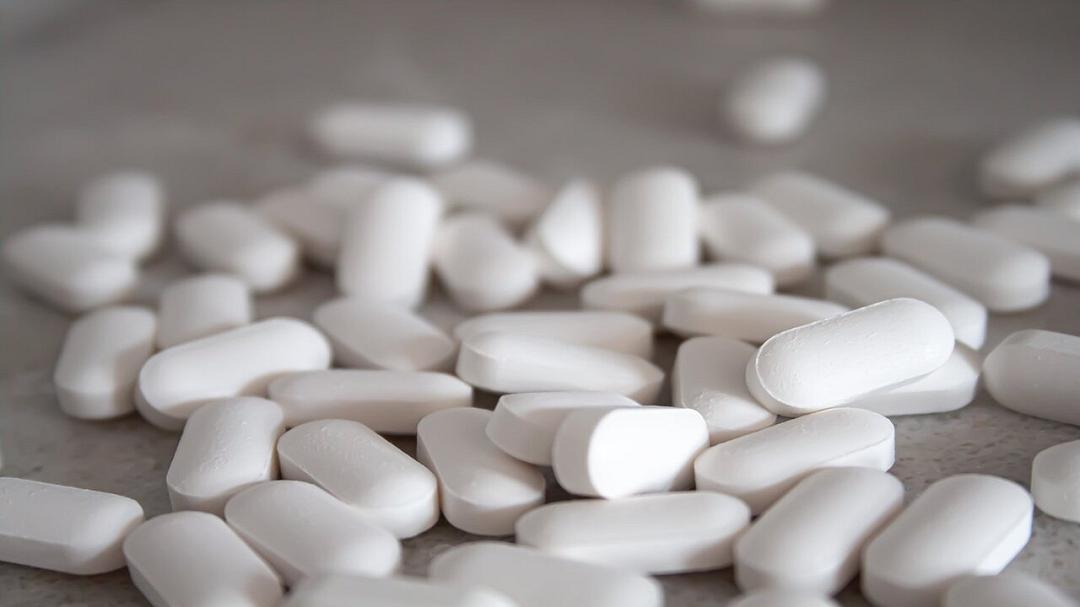Nuove evidenze mettono in discussione un farmaco comune in gravidanza