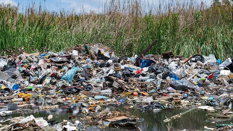 rifiuti di plastica