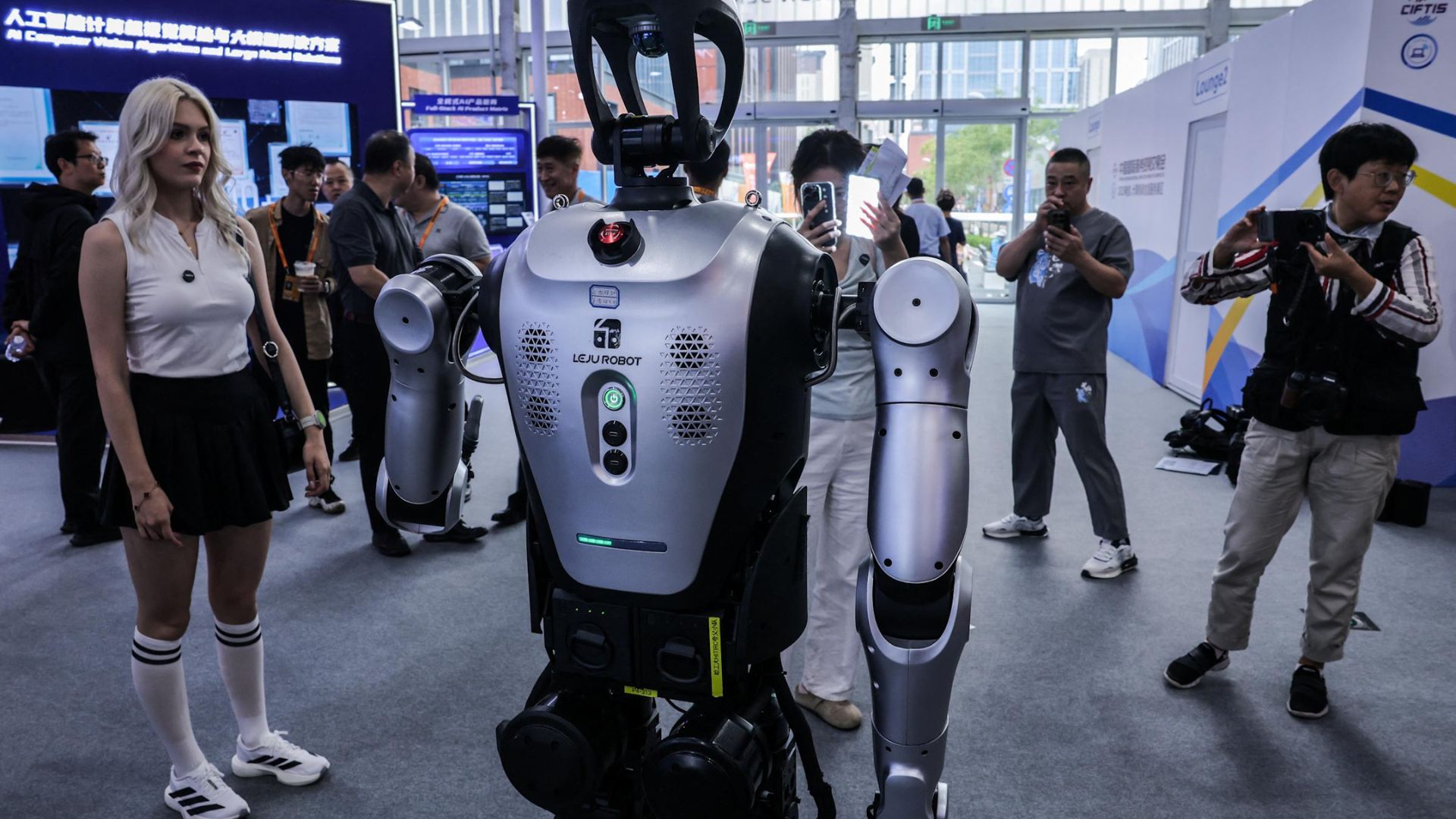 Dopo gli occhiali AR, Meta guarda ai robot: in sviluppo il progetto “Metabot”
