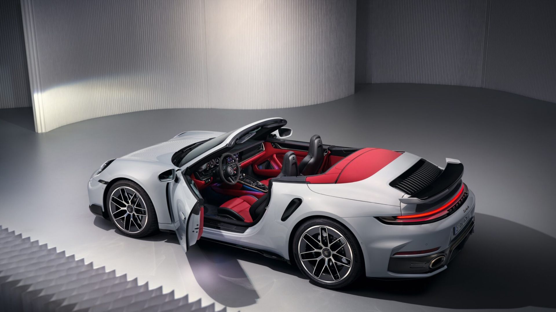 Porsche svela la nuova 911 Turbo S ibrida: 701 CV per la sportiva più potente di sempre