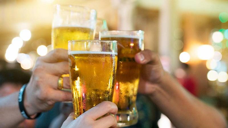 l’alcol aumenta il rischio di demenza anche in piccole quantità