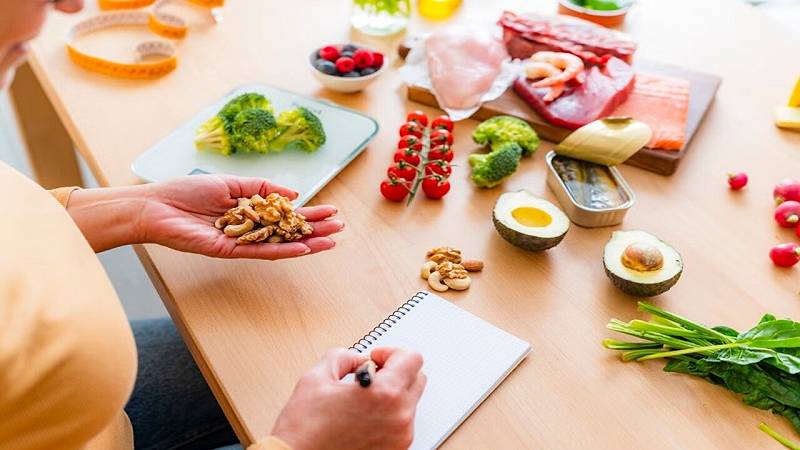 seguire una dieta chetogenica ha contribuito a migliorare i sintomi della depressione negli studenti universitari
