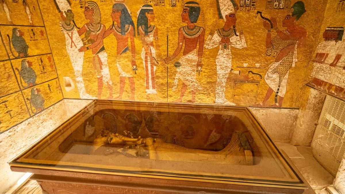 La roccia che protegge la tomba di Tutankhamon si sta indebolendo? Le simulazioni fanno discutere