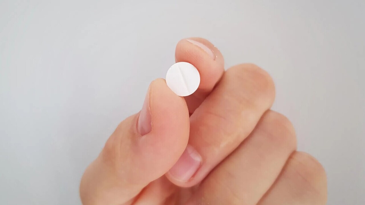 Un farmaco comune dimezza il rischio di recidiva del cancro al colon