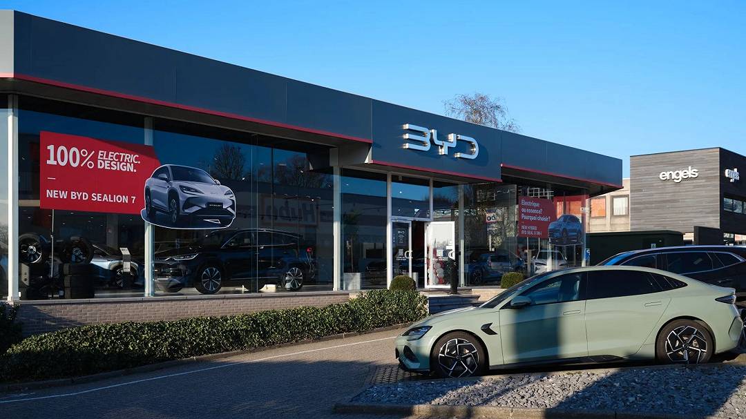 Il mercato cinese delle auto elettriche sta implodendo?