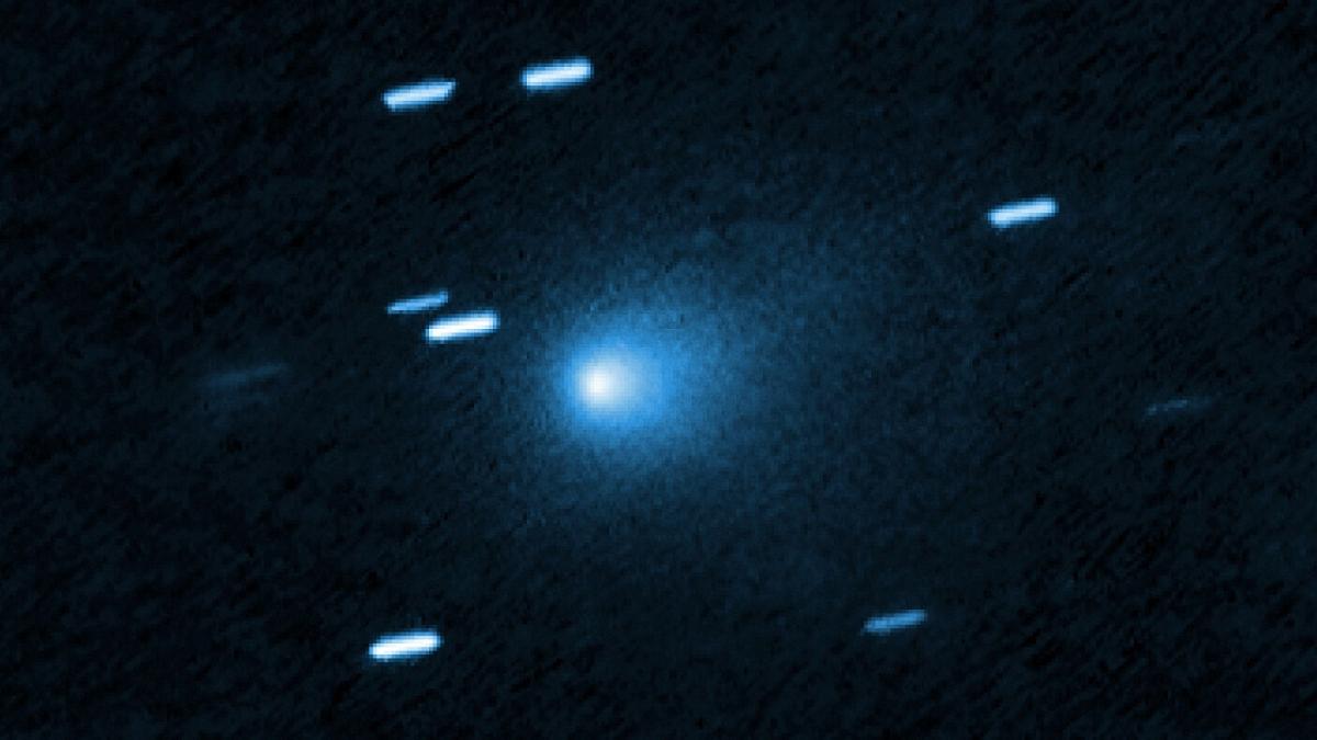 La cometa 3I/ATLAS intensifica la sua brillantezza vicino al Sole