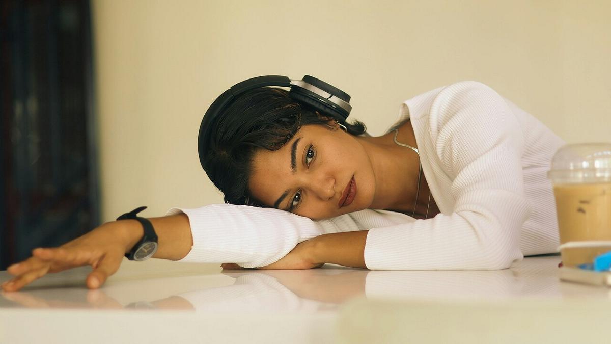 Testi pop e stati d’animo collettivi: l’analisi che svela un legame nascosto