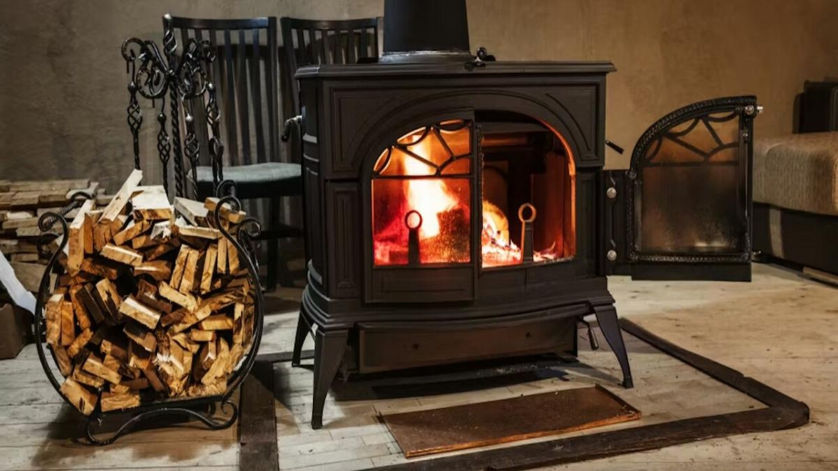 Boom delle stufe a legna nel Regno Unito: una minaccia silenziosa per la qualità dell’aria