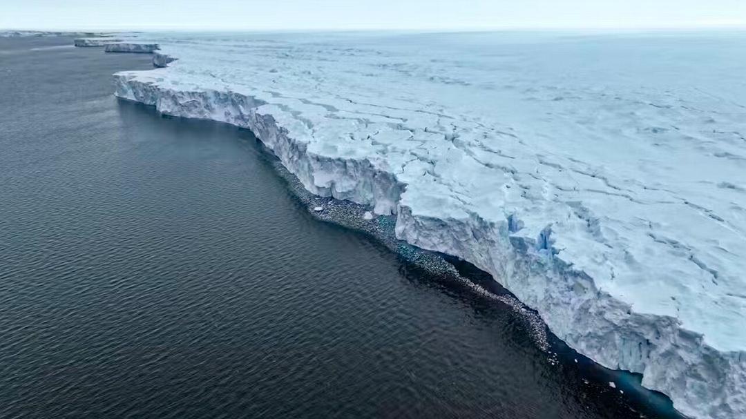 Otto mesi sotto il ghiaccio: la straordinaria sopravvivenza di un galleggiante robotico