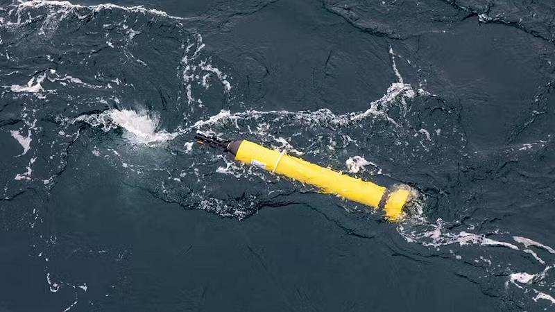 i galleggianti Argo sono galleggianti autonomi utilizzati in un programma internazionale per misurare le condizioni oceaniche come temperatura e salinità