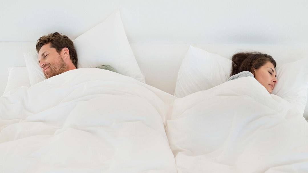 Metodo del sonno scandinavo: cosa dice la scienza su questa abitudine virale